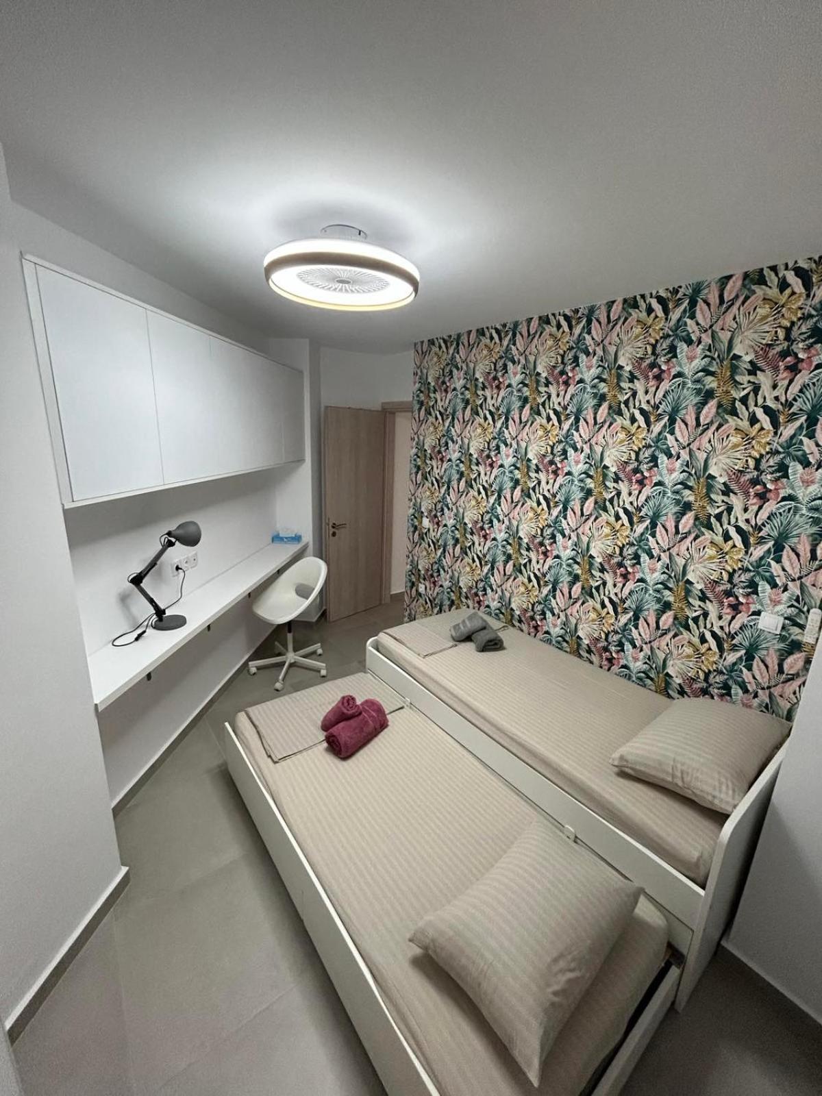 Floral 2 - 1st Floor With Private Parking! *
