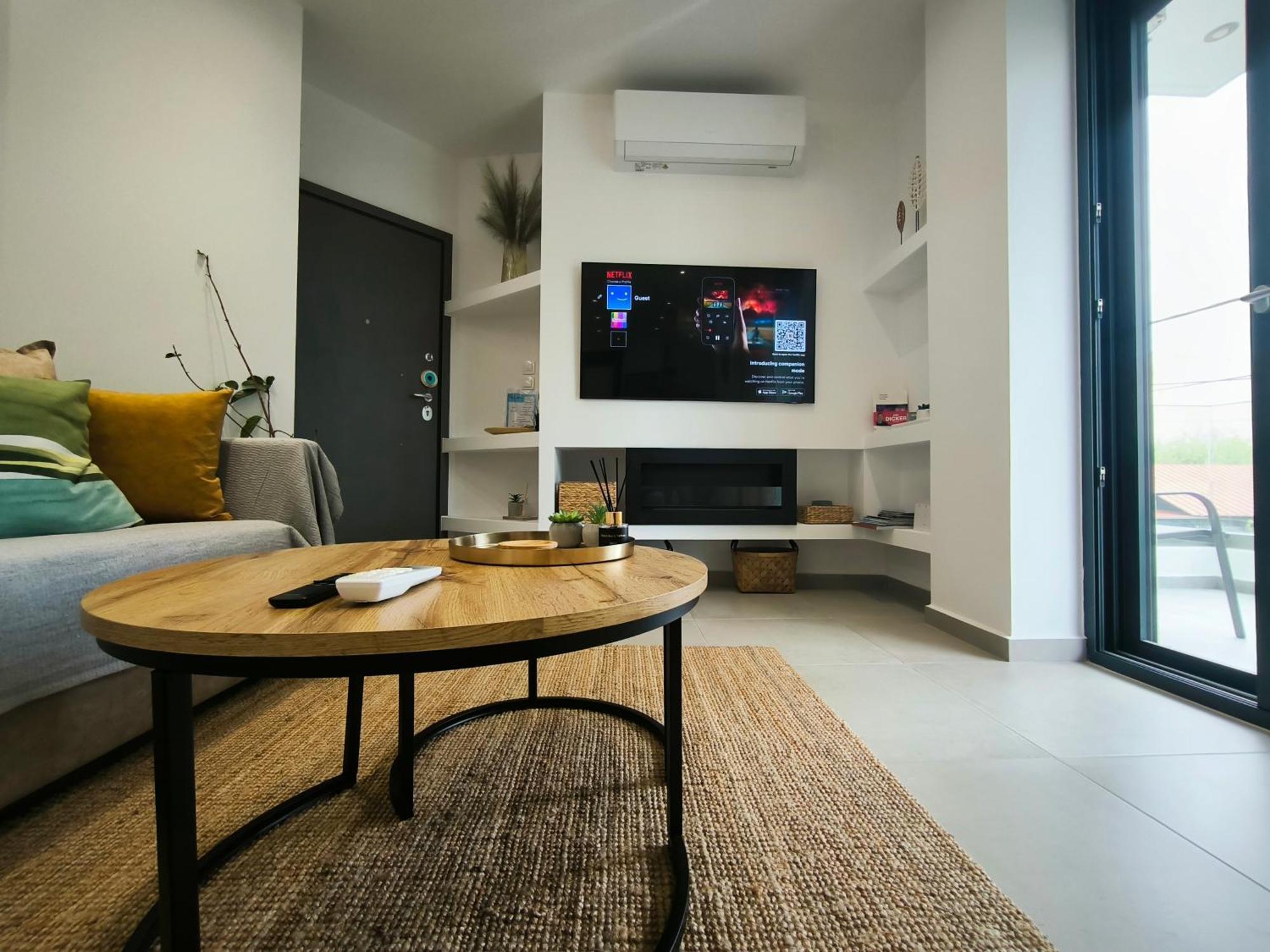 Floral 2 - 1st Floor With Private Parking! Athens