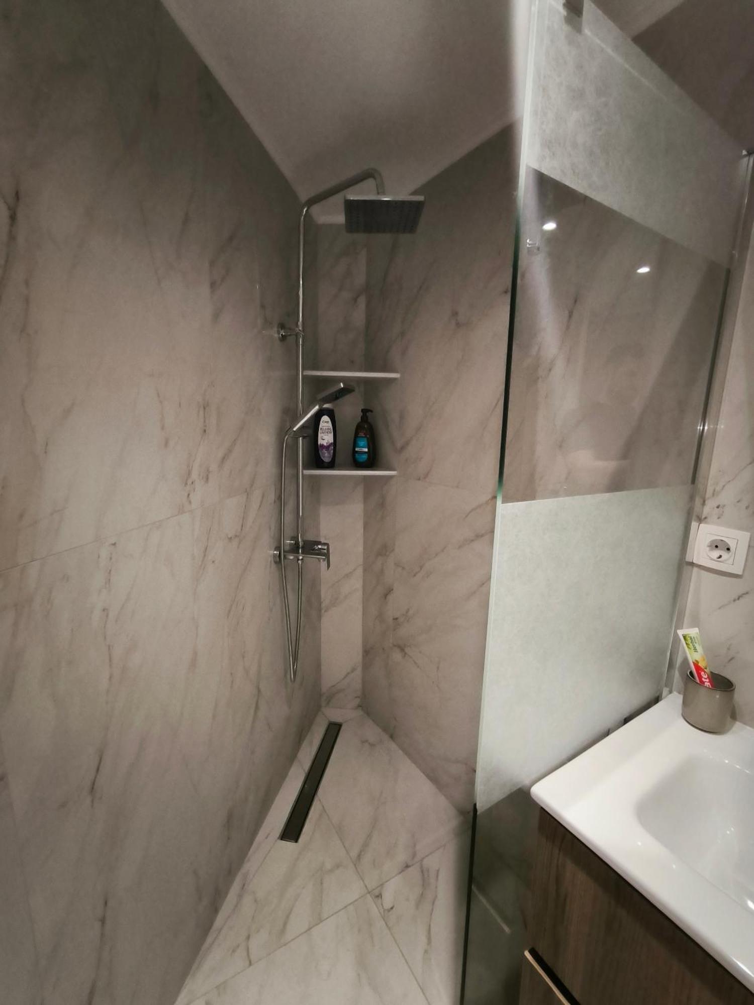 Floral 2 - 1st Floor With Private Parking! * Athens