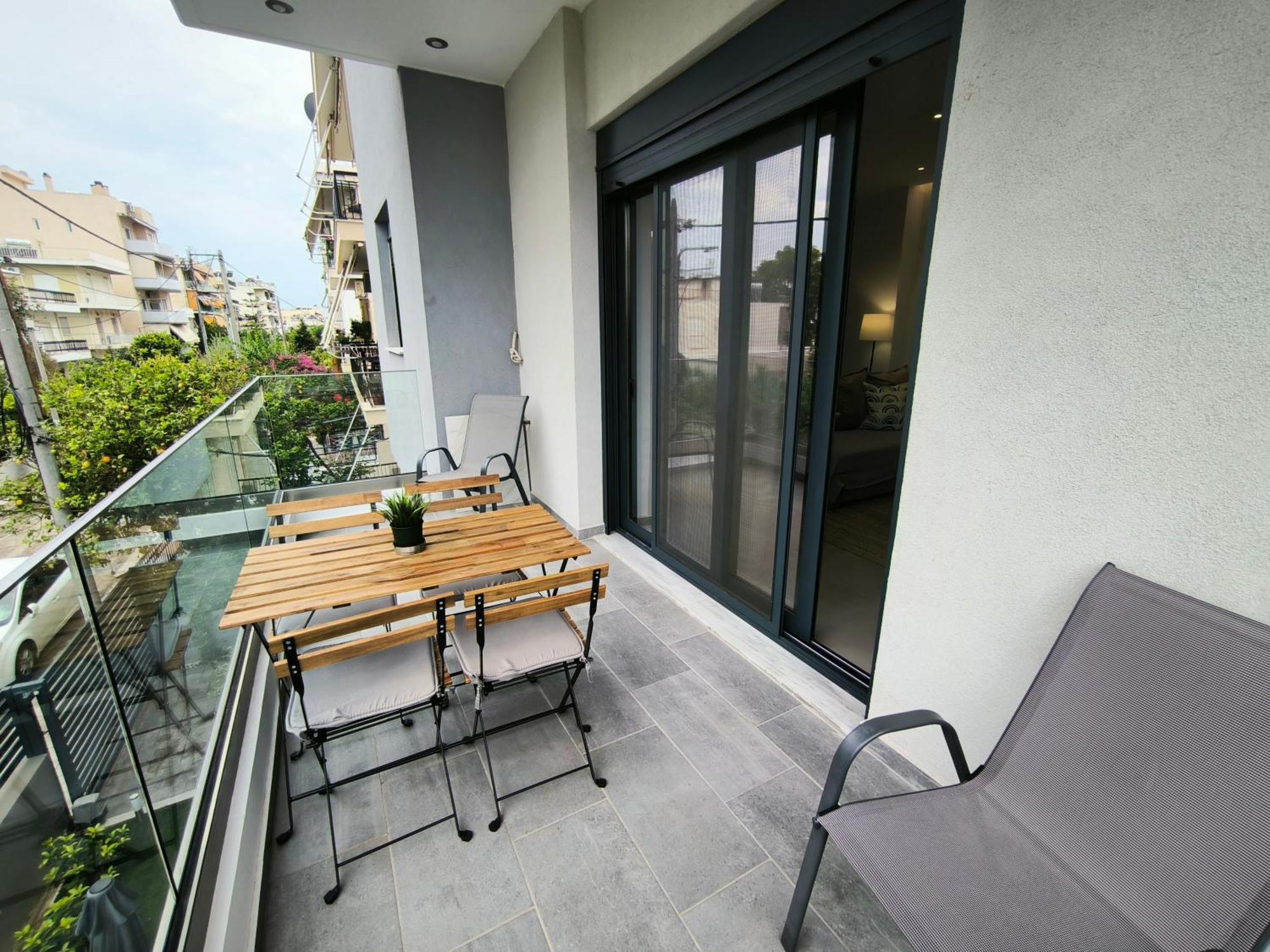 Floral 2 - 1st Floor With Private Parking! * Athens