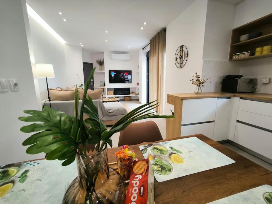 Floral 2 - 1st Floor With Private Parking! Apartment *