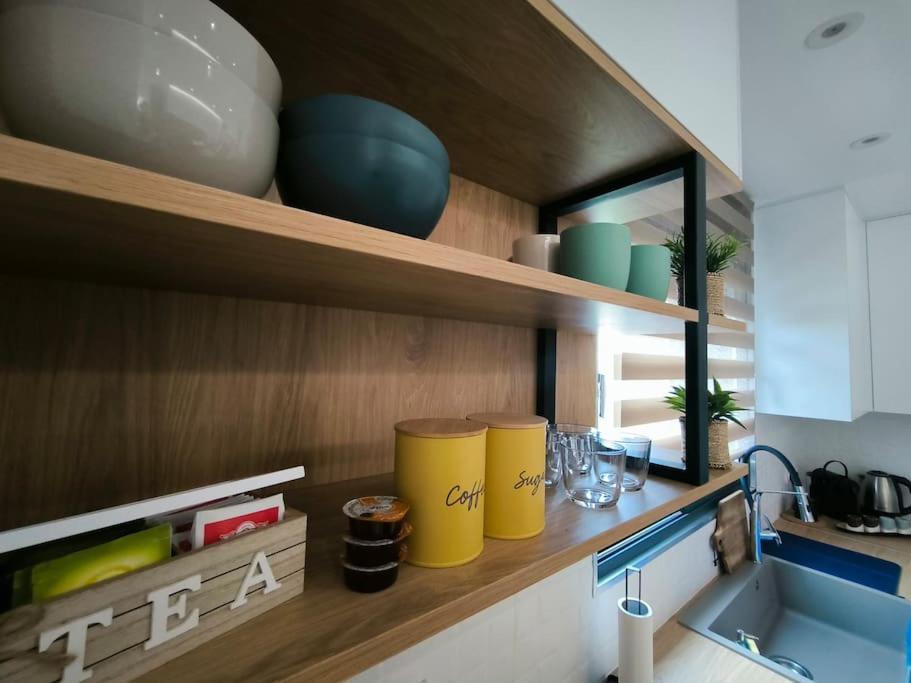 Floral 2 - 1st Floor With Private Parking! Apartment Athens
