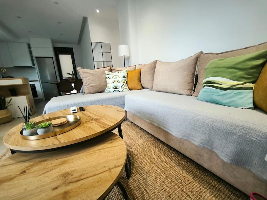 Floral 2 - 1st Floor With Private Parking! Apartment