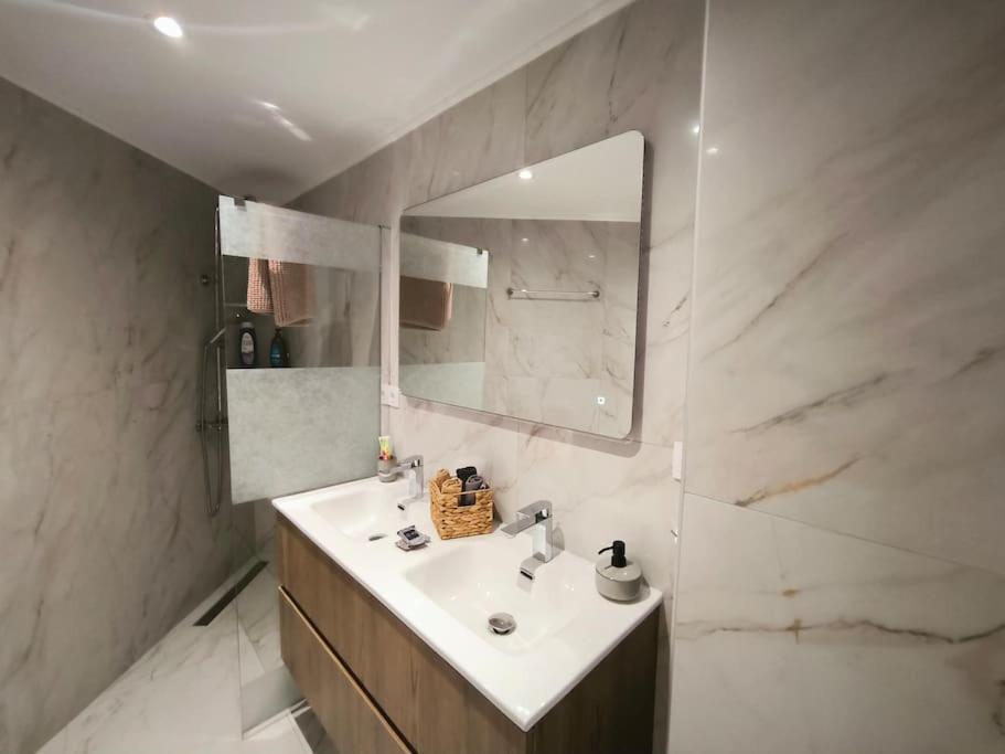 Apartment Floral 2 - 1st Floor With Private Parking! *