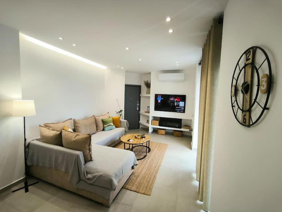 Floral 2 - 1st Floor With Private Parking! * Athens