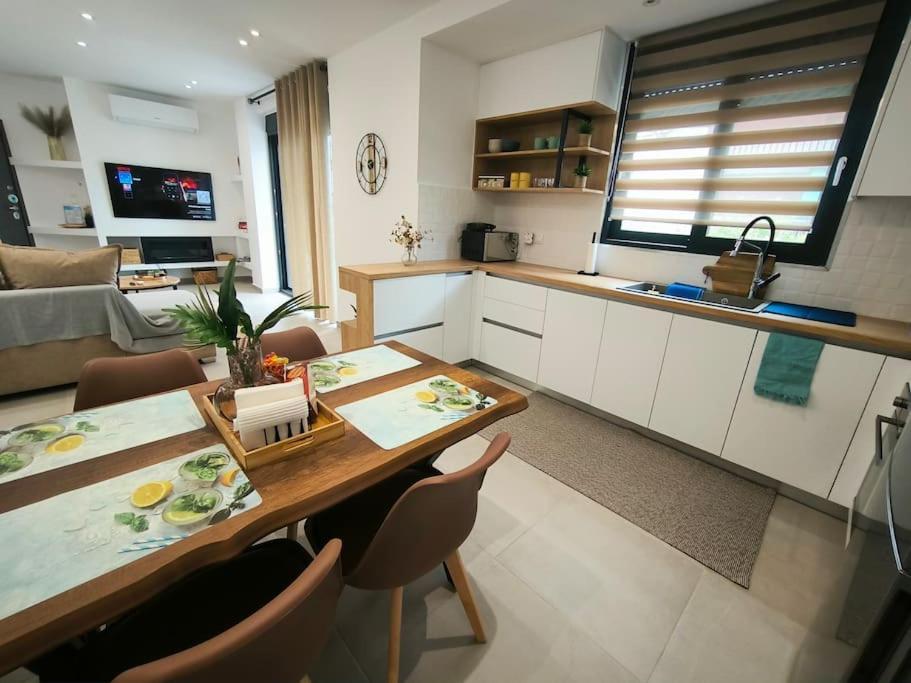 Apartment Floral 2 - 1st Floor With Private Parking! *