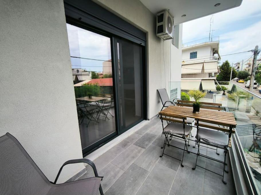 Floral 2 - 1st Floor With Private Parking! Athens