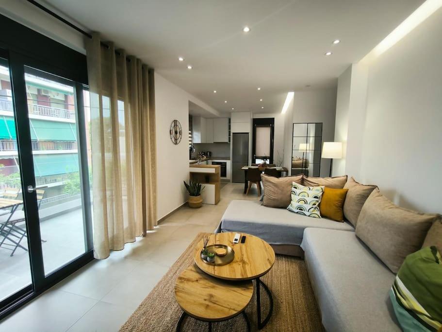 Floral 2 - 1st Floor With Private Parking! Athens
